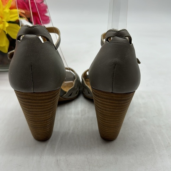 Crown Vintage Tea Cup Gray Cut Out Leather Gray Leather Sandals Size 9 MCH4979B - Picture 7 of 12
